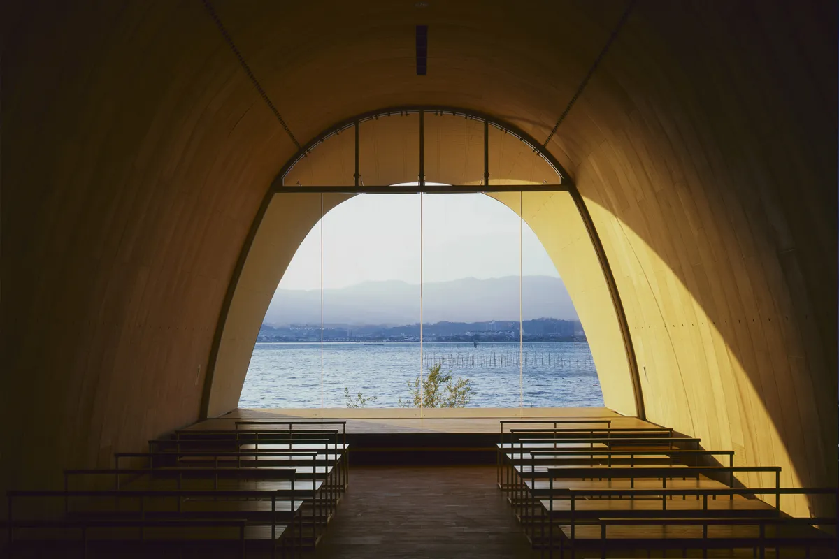 A chapel assuming a space filled with natural wind blowing from the Lake that can be sensed and perceived conventionally through the touch with human skin would let to exploring other paths, as we searched for a way to sense wind not only by touch but by other senses, focusing specially on hearing.