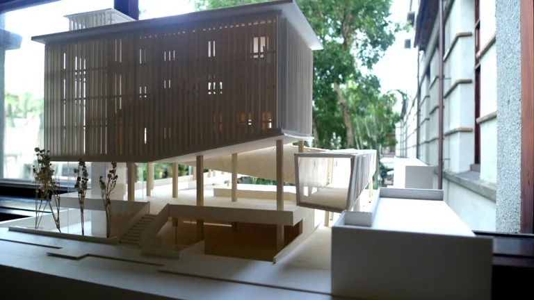 礁溪街是沿著交通脈絡而建的小鎮。