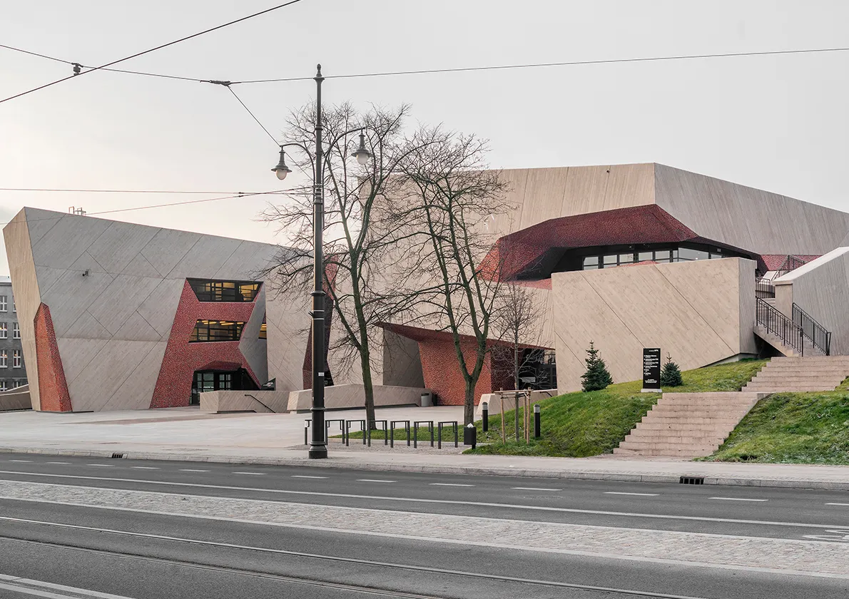 The CKK “JORDANKI” auditorium is set on a green ring, surrounding the centre of Toruń, a UNESCO site in Poland.