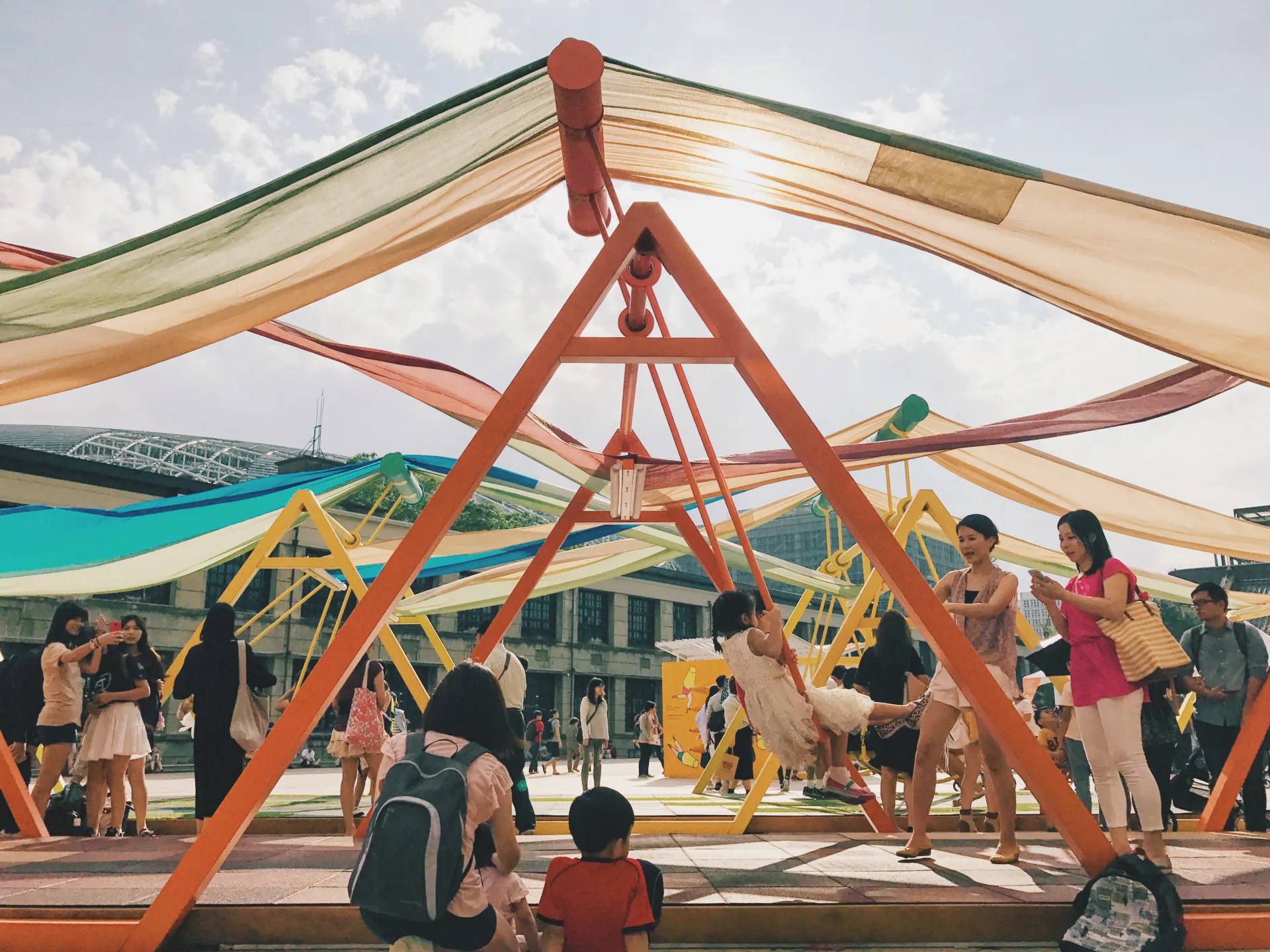 'XYZ Play-ing: city swing' XYZ嬉遊中-城市搖擺