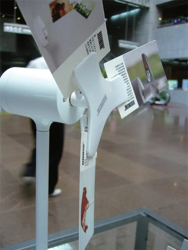 風「戶」，其實是風扇的設計，但它只有三個葉片夾，使用者可依自己的喜好換上不同的葉片。